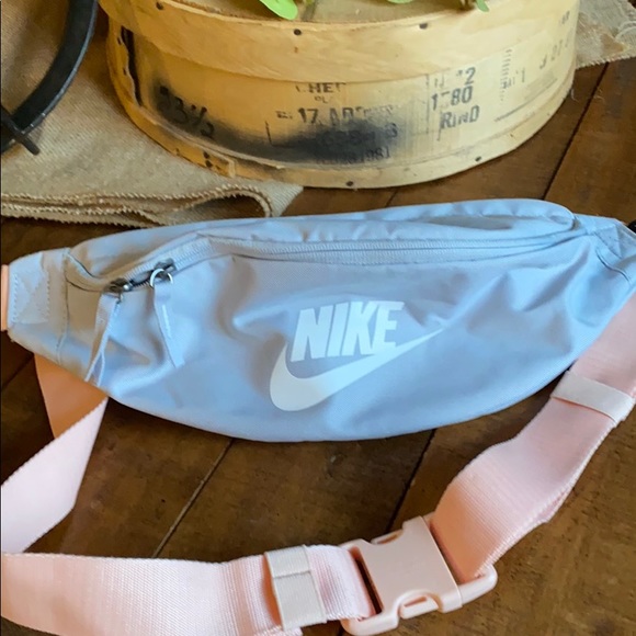 Nike Handbags - Nike pastel Fanny pack